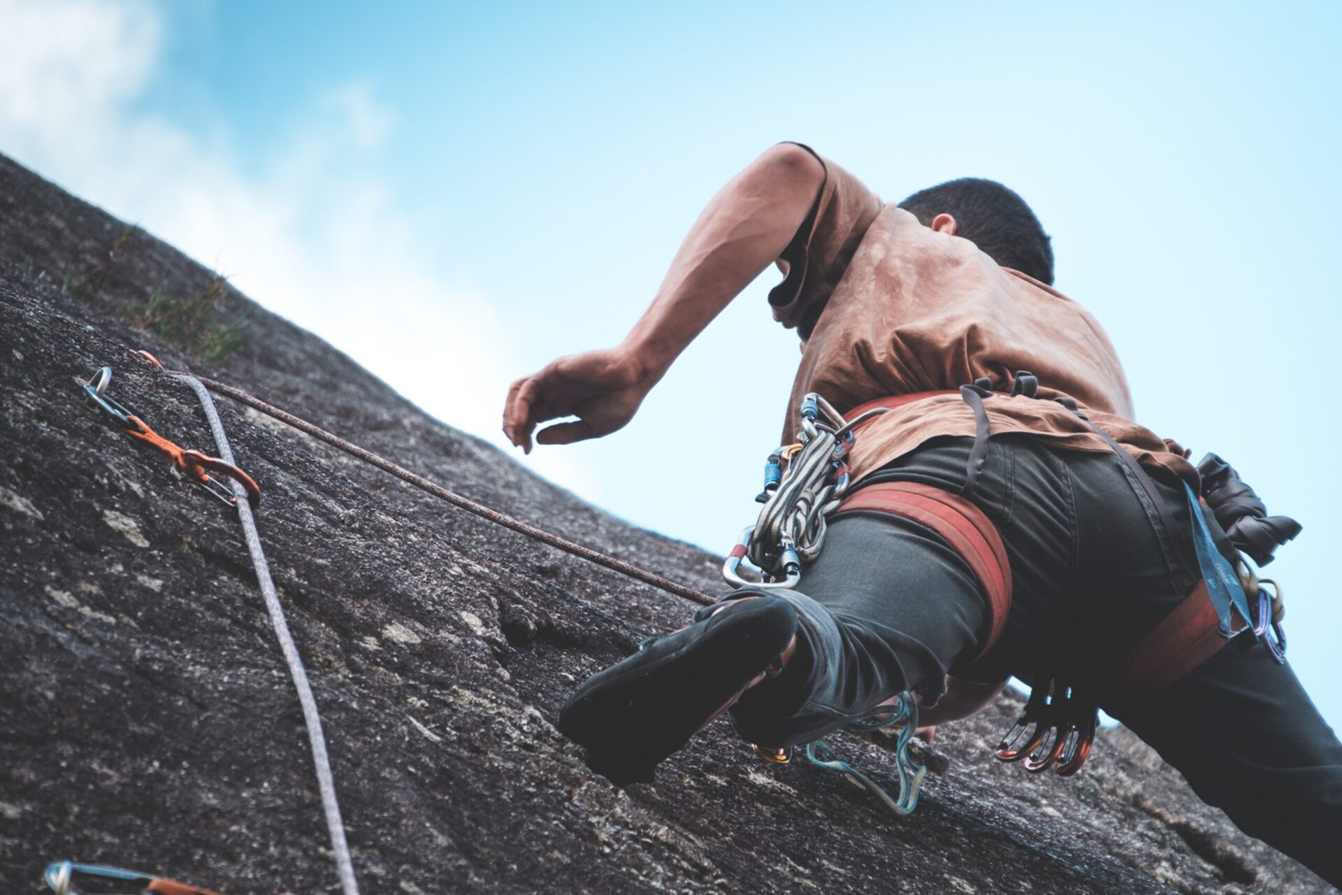 How to Choose the Right Gear for Mountain Climbing